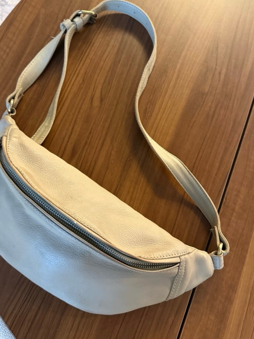 Mandrn leather crossbody - Picture 2 of 6